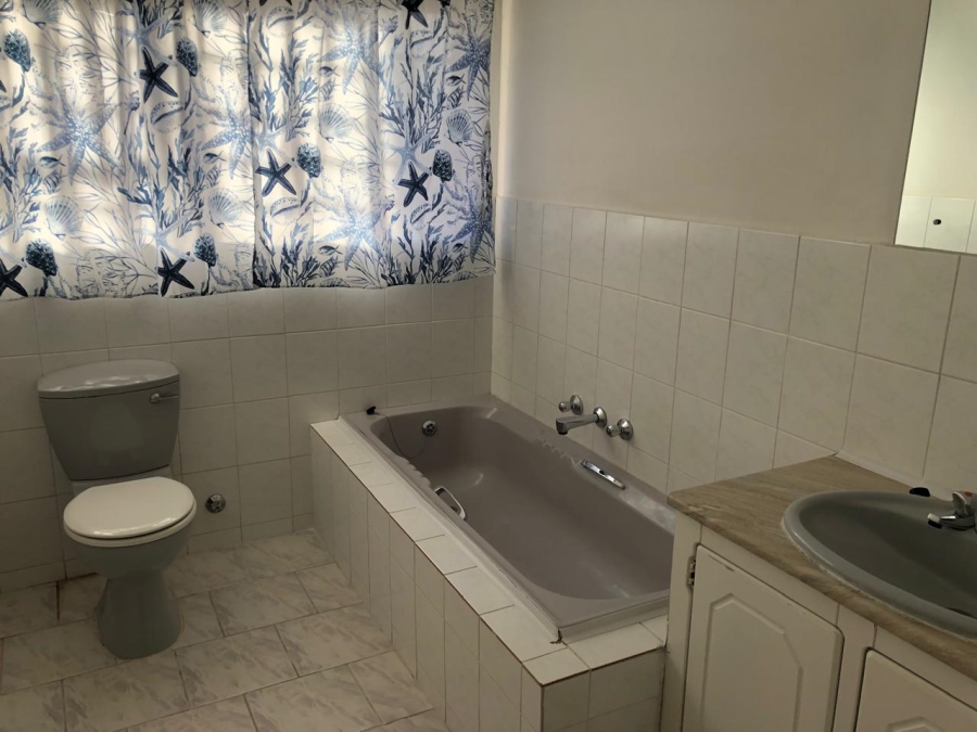 To Let 3 Bedroom Property for Rent in Country Club Western Cape